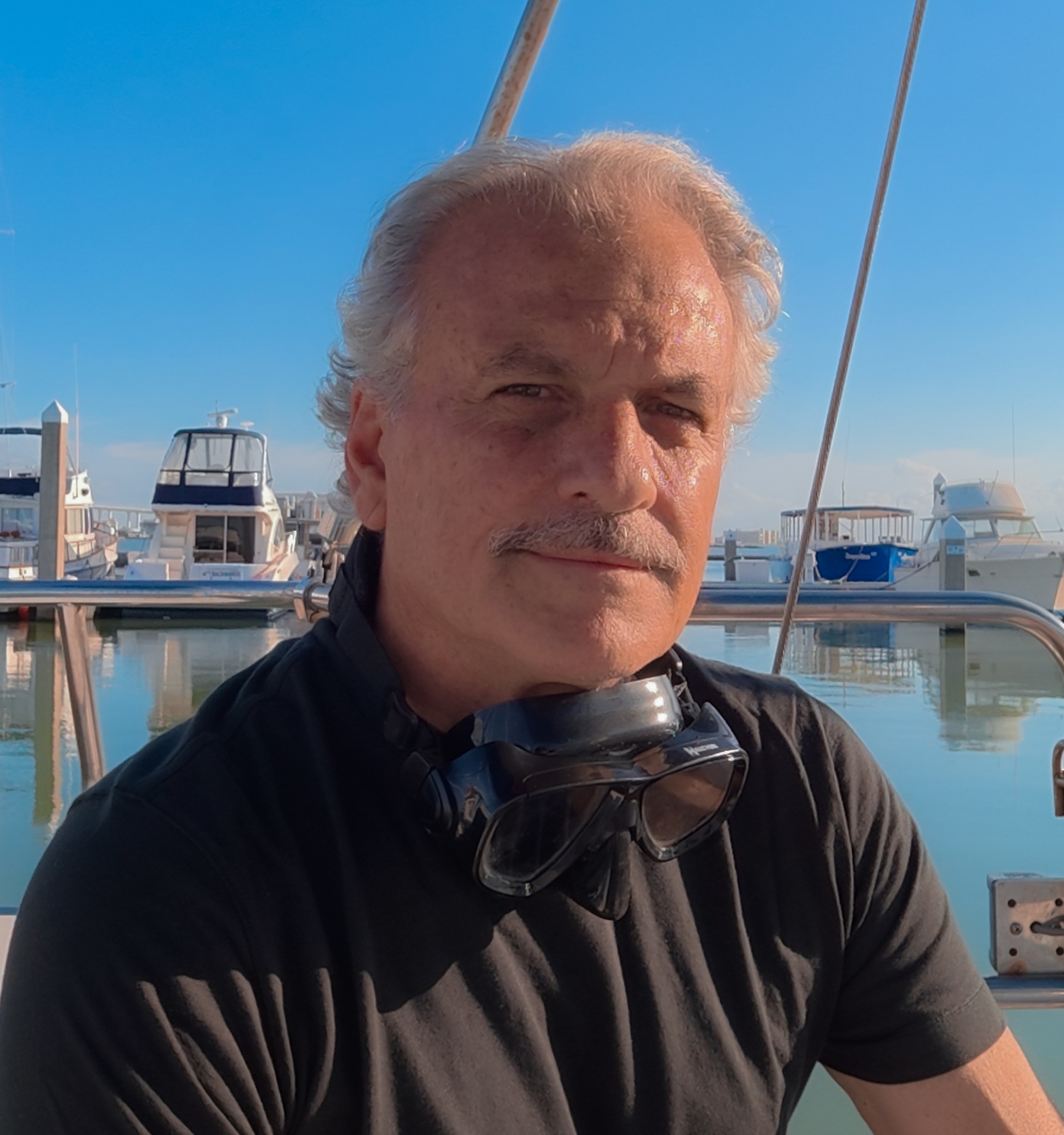 Hector H Medina, PADI Master Scuba Diver Trainer